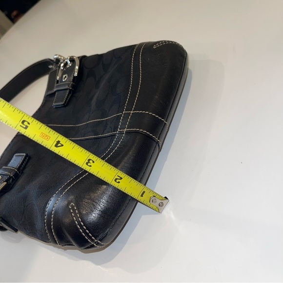 COACH BLACK SIGNATURE CANVAS & LEATHER SLIM DUFFLE SHOULDER BAG VINTAGE - Picture 14 of 17